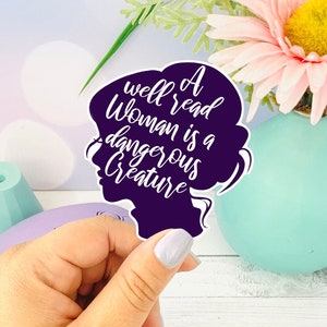 Une femme qui lit bien ~ Sticker livres livresques, Sticker découpé, Cadeaux livresques pour les lecteurs, Stickers amour de livre, Cadeaux bibliophiles