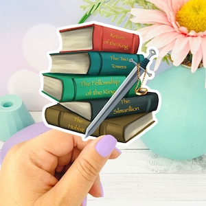JRR Tolkien Themed Book Stack ~ Gestanzte Aufkleber, Bücherwurm für Leseratten, klassische Buchliebhaber Geschenke, Buchliebe Aufkleber, Bibliophile