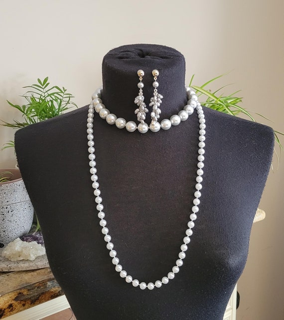 Lot of Two Vintage Grey Faux Pearl Necklaces and … - image 2