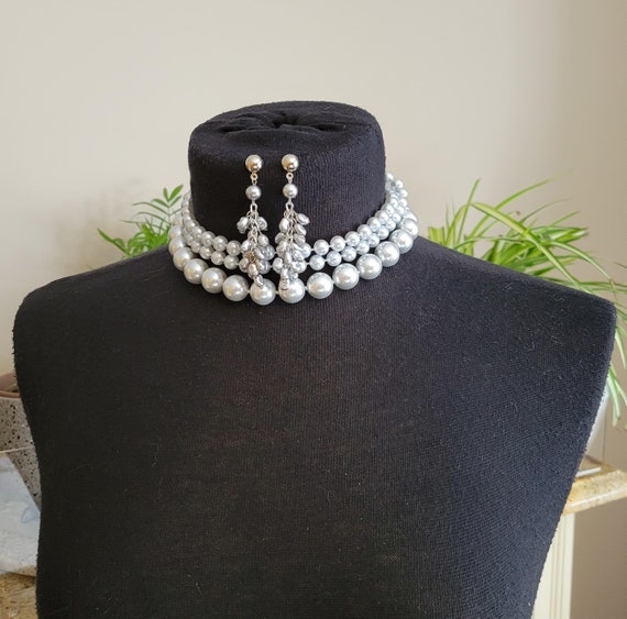 Lot of Two Vintage Grey Faux Pearl Necklaces and … - image 5