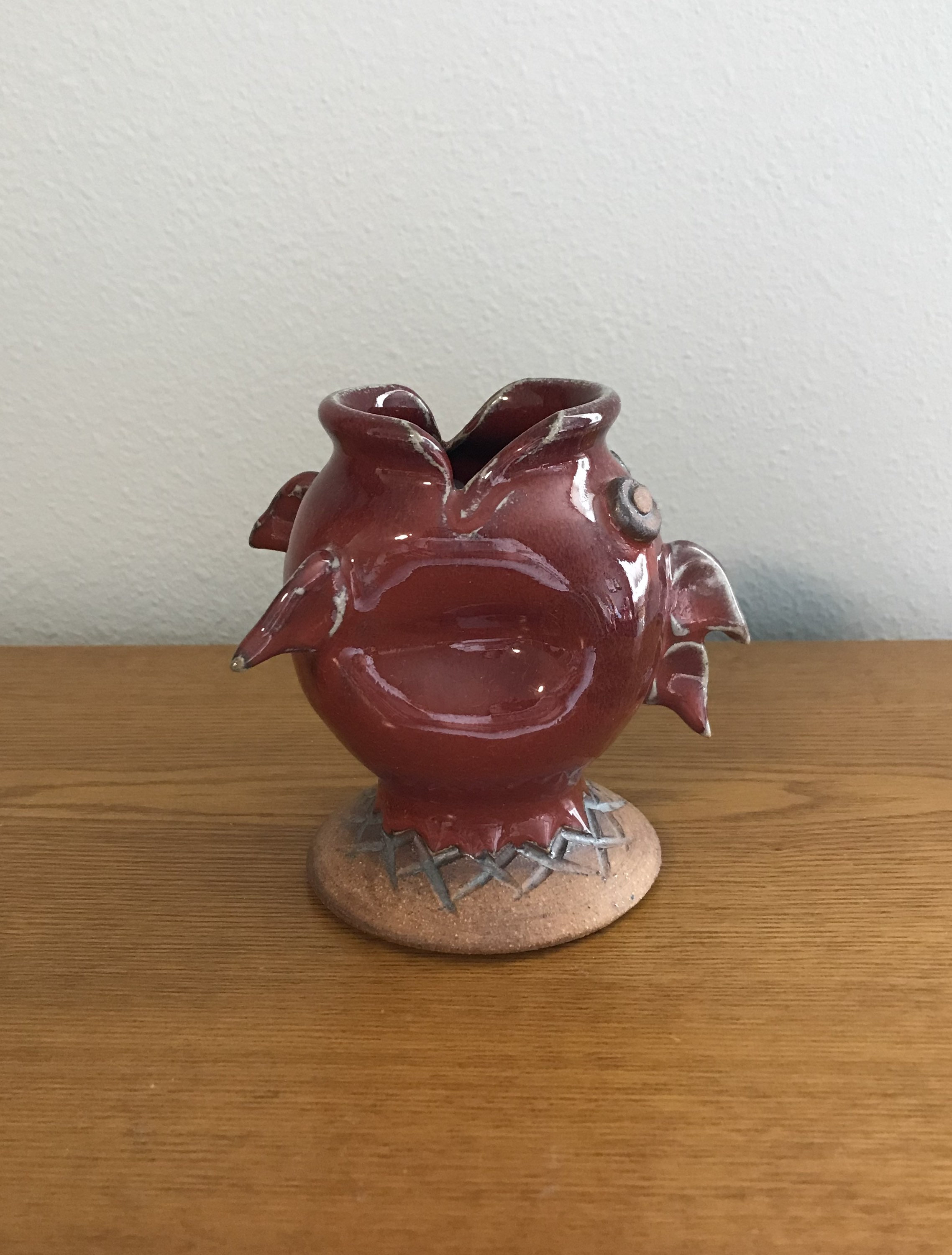 1980 年代の陶器の魚の花瓶 - ヴィンテージの手作りアーティストの