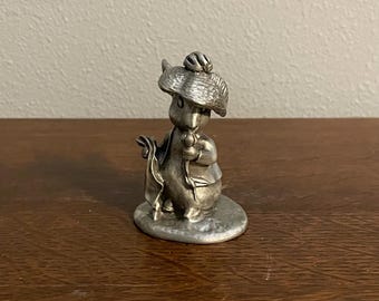 Peter Rabbit- BP2A- Gold Oval Beatrix Potter Figurine- F. Warne