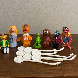 1970&#39;s Complete Set of Muppet Stick Puppets- Kermit the Frog, Fozzy Bear, Miss Piggy, Gonzo, Rowlf, Scooter and Animal Stick Puppets