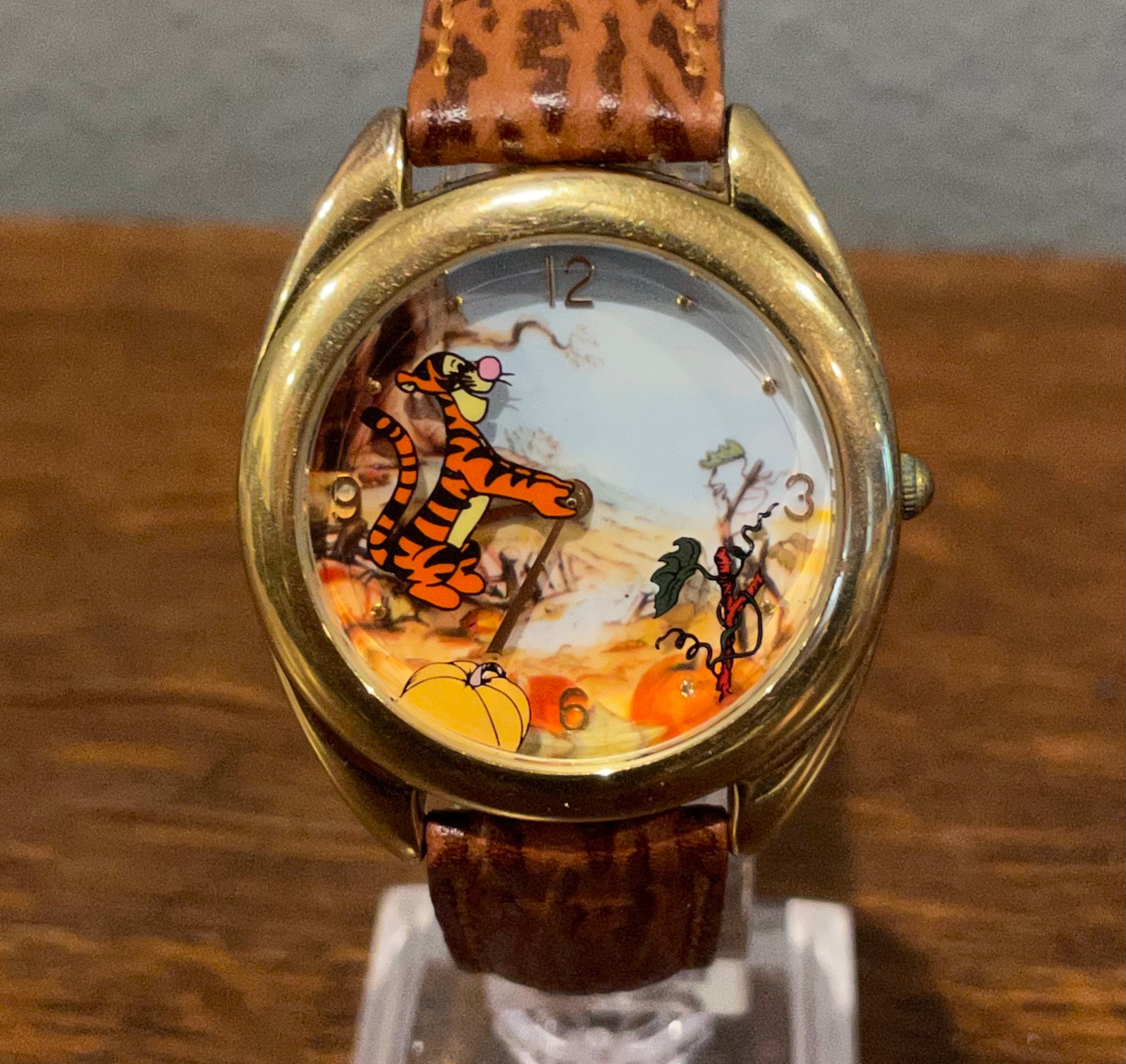 NEW Disney Winnie the Pooh Honey pot Watch Collectors Series VI  ceramic