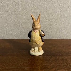 Mr. Benjamin Bunny- BP2A- Gold Oval Beatrix Potter Figurine, F. Warne & Co., Beswick England