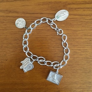 Vintage NFPEDA Charm Armband- John Deere und National Power and Electric Dealers Association Charms- Konferation Souvenir Armband