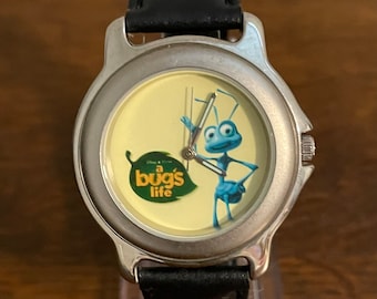 FOSSIL × DISNEY PIXAR × A BUG’S LIFE WATCH – LIMITED EDITION – LEATHER STRAP DISNEY-PIXAR A BUGS LIFE-HOPPER FOSSIL WATCH | #41564632 main image 2