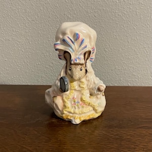 Lady Mouse- Beatrix Potter Figurine- Royal Albert, England, Copyright 1989