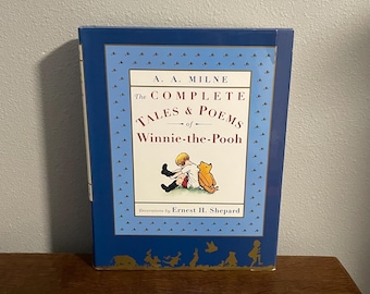 Edição de 1996 do Clube do Livro do Mês de "Contos e Poemas Completos de Winnie-the-Pooh", de A.A. Milne, com ilustrações de E.H. Shepherd.