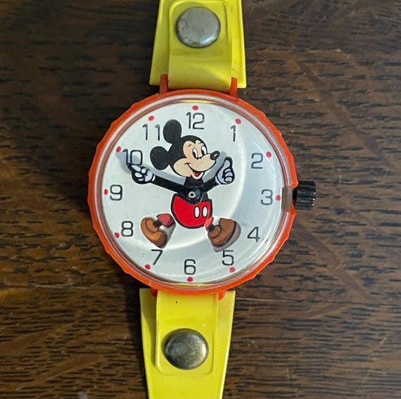 Disney Black and Yellow Mickey Mouse Crystal Bezel Wristwatch Disney Mens Watch 38mmMickey Mouse Hong Kong Disneyland  main image 4