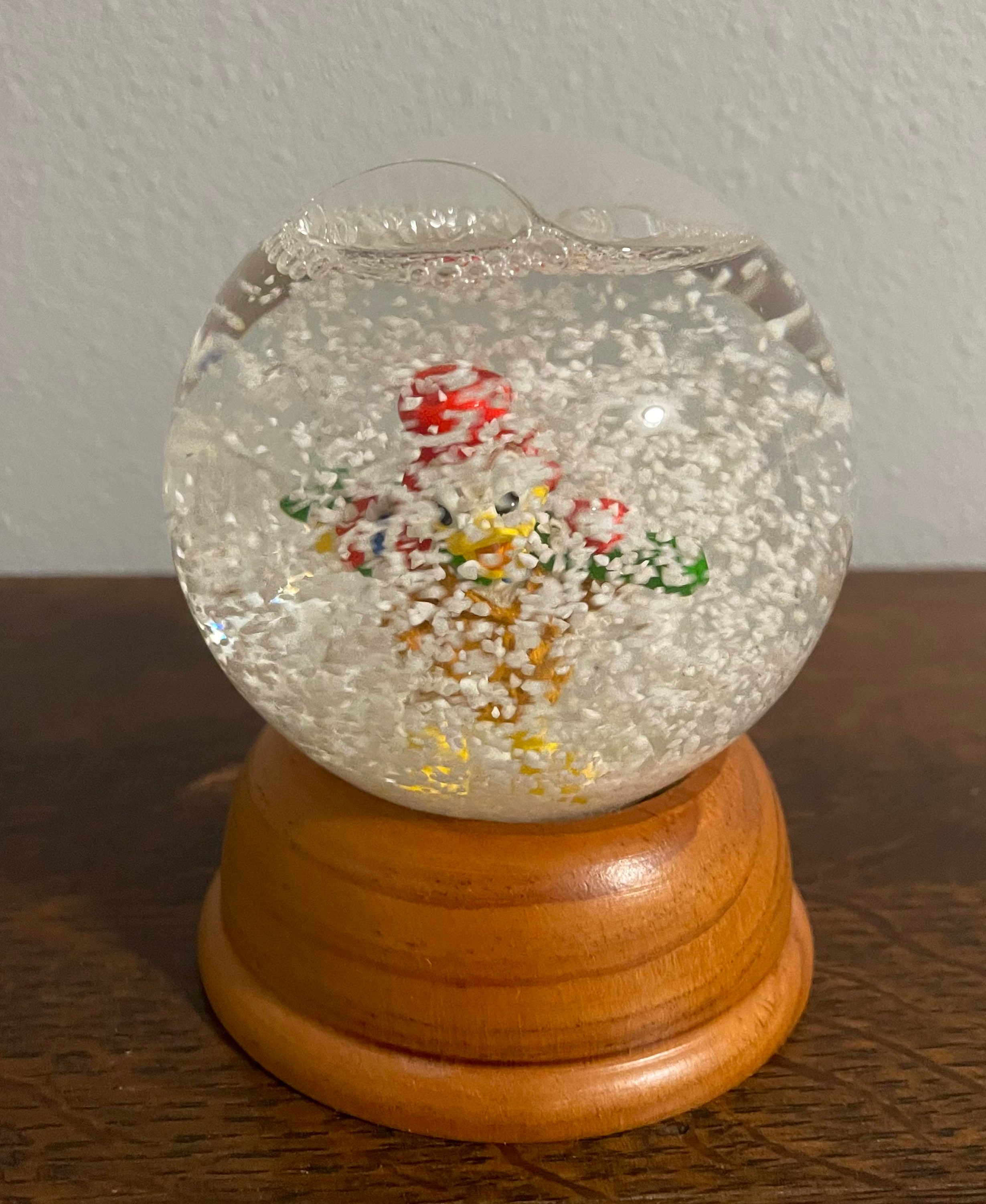 1980年代のドナルドダックスノーグローブ - 初の限定版ディズニー