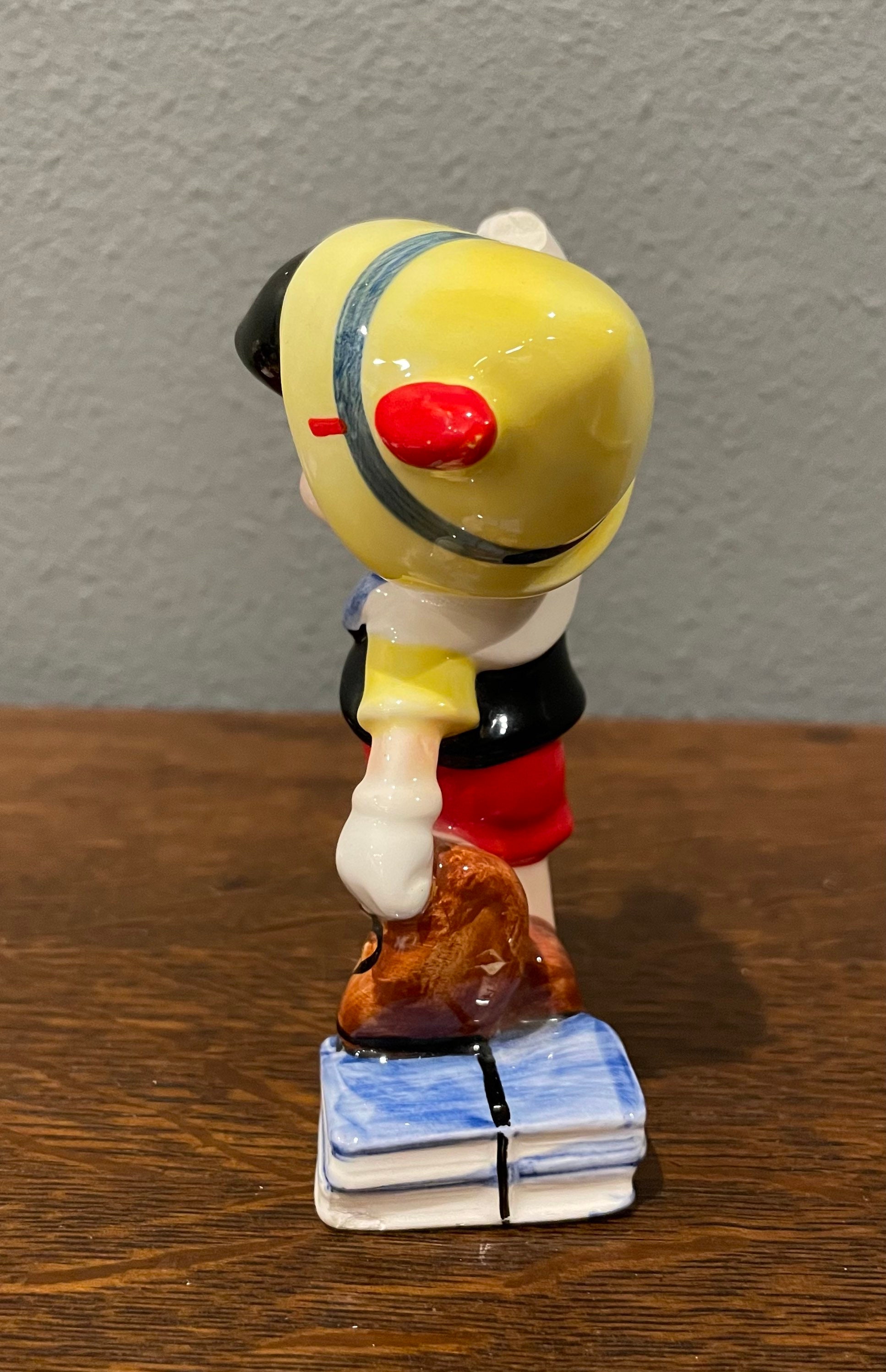 1960年代のウォルトディズニープロダクションのピノキオの置物