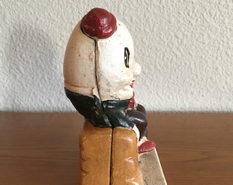 塗装された鋳鉄製のハンプティ・ダンプティ貯金箱 - アンティークの