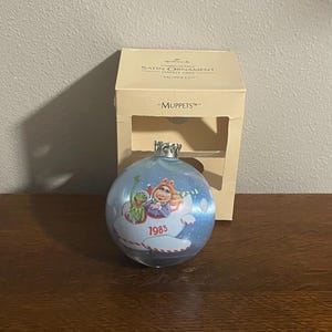 1983 Hallmark Muppets Ball Ornament- Vintage Muppets Kermit the Frog and Miss Piggy Christmas Ornament