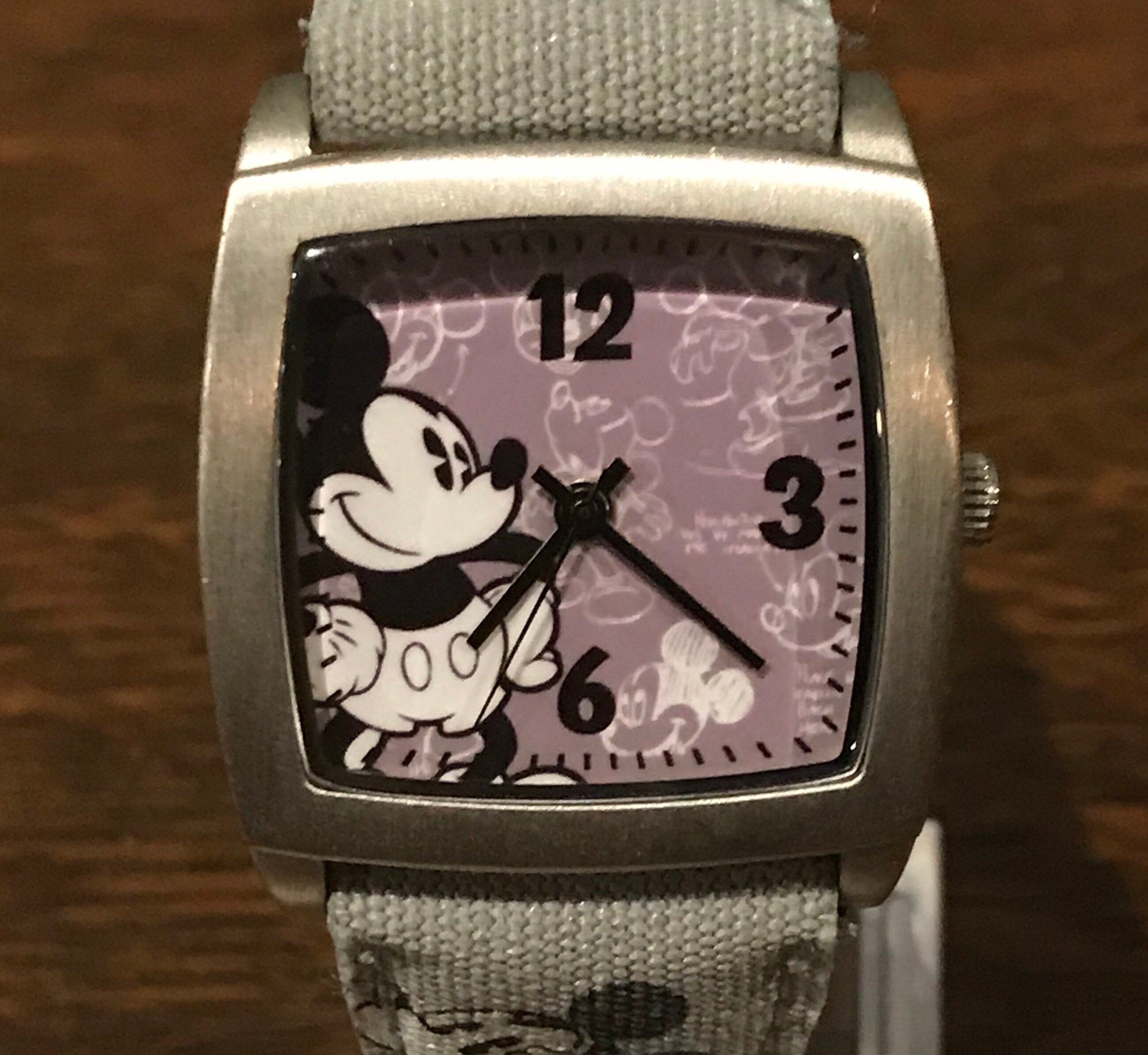 Vintage Disney Limited Release Collectable Mickey Mouse Unisex watch Working Amazon.com: Disney Mickey Mouse Moving Hands Watch for Men  main image 3