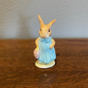 Mrs. Flopsie Bunny - BP2a Beatrix Potter Gold Oval Figur - Beswick, England