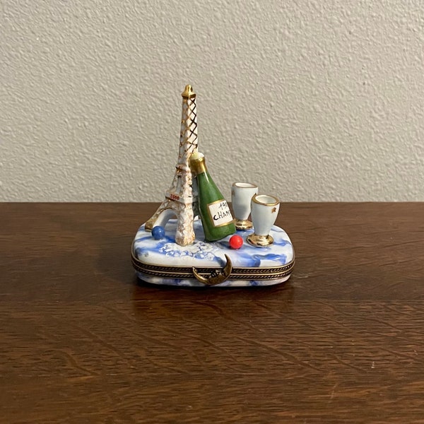 2000 Peint Main Limoges Eiffel Tower Picnic on the Moon Trinket Box- Vintage Hand Painted La Gloriette Limoges Eiffel Tower Moon Box