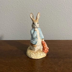 Peter and the Red Pocket Handkerchief- Beatrix Potter Figurine, Royal Albert, England, Copyright 1990