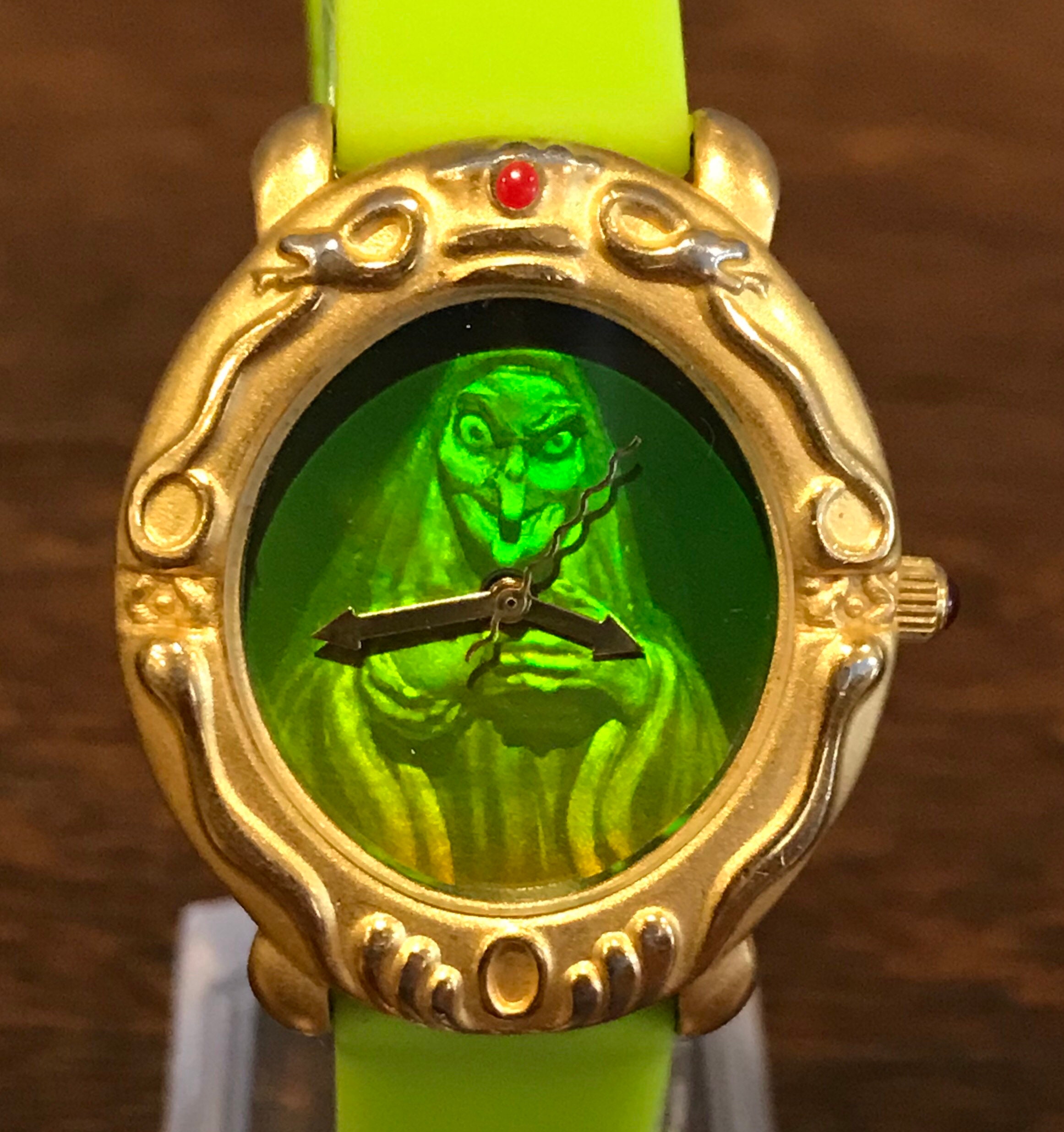 ディズニー　プリンセス　白雪姫　腕時計　オルゴール　ウオッチコレクターズクラブ 1990 年代のディズニーストア限定白雪姫邪悪な女王腕時計 - 白雪姫と七