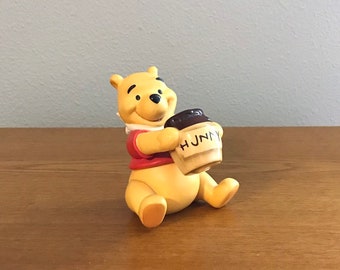 WDCC Winnie the Pooh and the Honey Tree-&quot;Time for Something Sweet&quot; (1996)