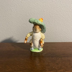 Benjamin Bunny- BP2a Beatrix Potter Gold Oval Figurine- Beswick, England