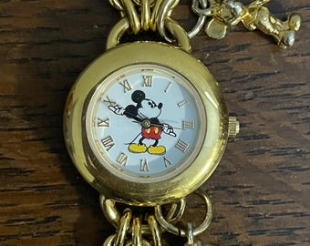 Bransoletka z zawieszką do zegarka Myszki Miki Disney Time Works z lat 90. – zabytkowy zegarek z bransoletką z zawieszką Myszki Miki Disneya z sześcioma zawieszkami ze srebra wysokiej próby