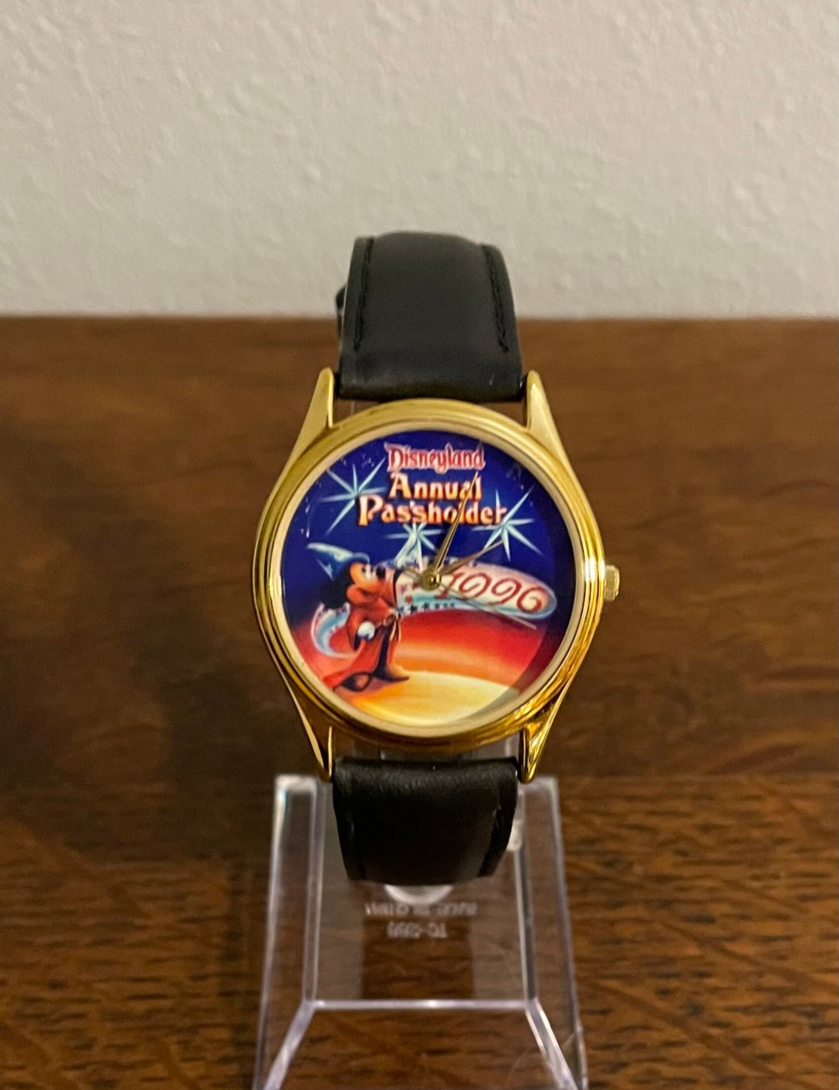 Vintage Disneyland Passhder Watch 1996 Disneyland Annual Passholder Watch- Vintage Unisex  main image 4
