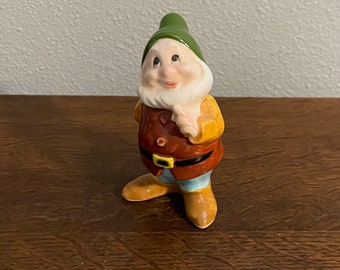 Figurka Bashful z filmu Królewna Śnieżka i Siedmiu Krasnoludków Disneya z lat 60. – Vintage Disney Japan Figurka Bashful