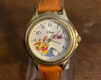 Relógio SII Marketing Winnie the Pooh da década de 1990 - Relógio feminino vintage da Disney com o Ursinho Pooh e seus amigos e o Leitão giratório.