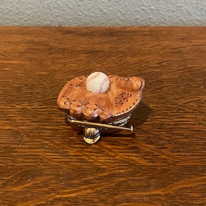Peint Main Baseball Glove and Ball Limoges Box- Vintage Hand Painted Baseball Mitt and Ball Limoges Box