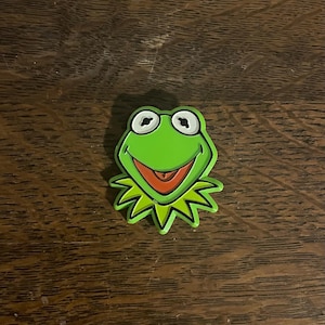 1978 Kermit the Frog Pin- Vintage Plastic Muppets Kermit Pin