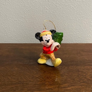 Schmid Disney Micky Maus Ornament - Vintage Keramik Micky Maus trägt einen Baum Urlaub Ornament