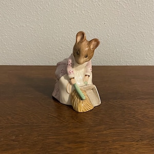 Hunca Munca Sweeping- Beatrix Potter Figurine- Beswick, England. Copyright 1977, Signed by Michael Doulton