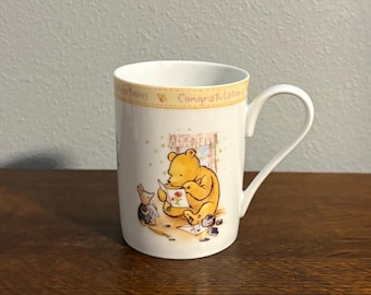 Taza clásica de Royal Doulton con la frase "Felicitaciones" - Taza vintage de Winnie the Pooh, Piglet y Tigger