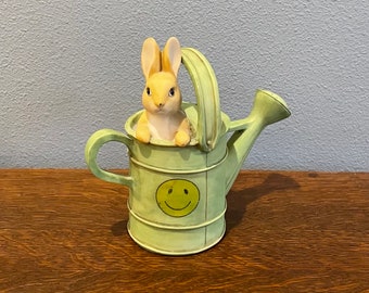 ウェッジウッドのピーターラビット磁器製貯金箱、六角形、ビアトリクス