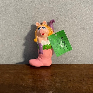 Ornamento per calza Miss Piggy del 1981 - Vintage Sigma the Tastesetter Muppets Miss Piggy in una calza