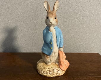 Peter Rabbit- BP2A- Gold Oval Beatrix Potter Figurine- F. Warne