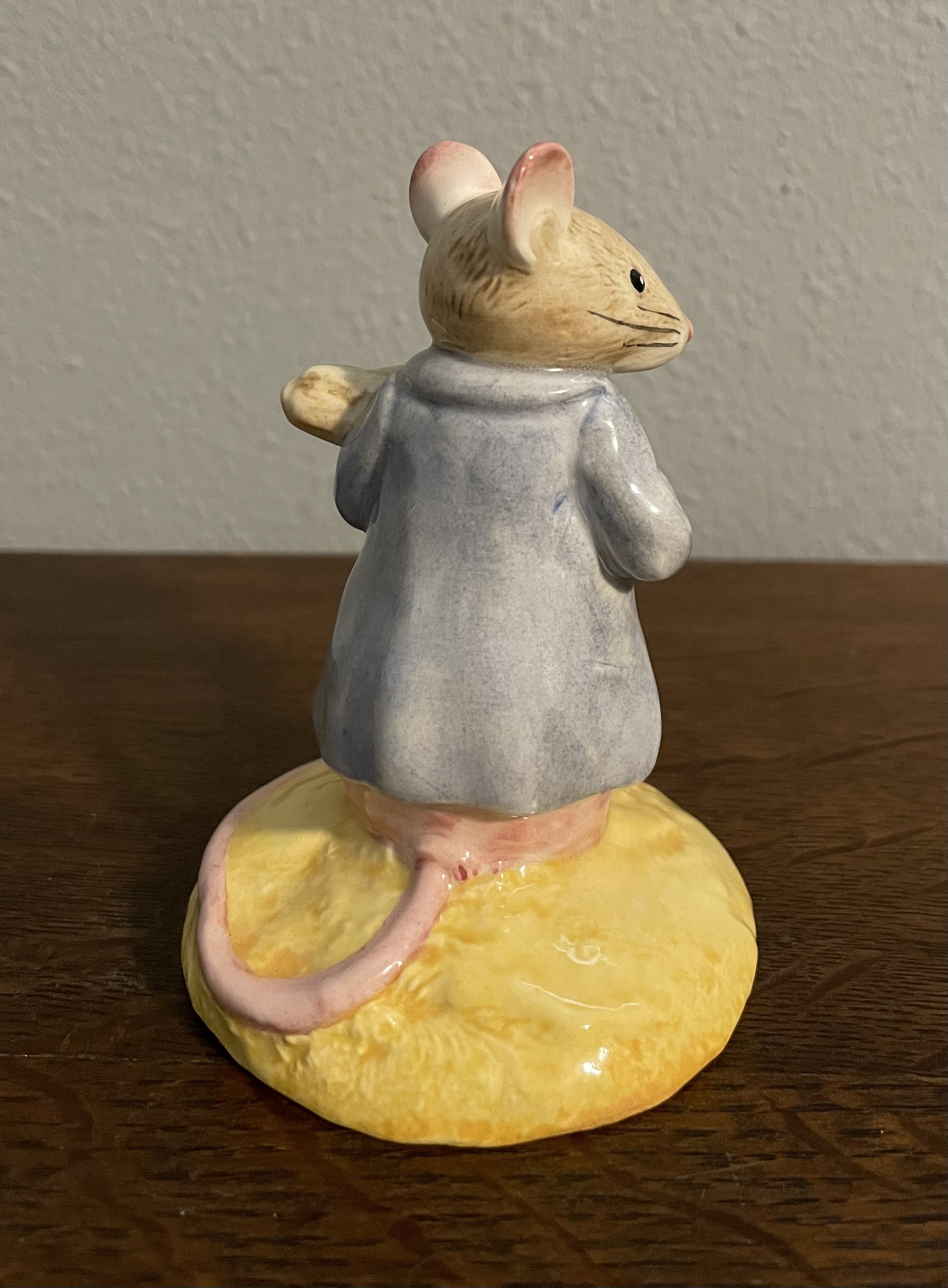 Johnny Town-mouse Eating Corn- Beatrix Potter Figurine
