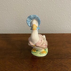 Jemima Puddleduck- BP2A- Gold Oval Back Stamp Beatrix Potter Figurine, Frederick Warne & Co., Beswick, England