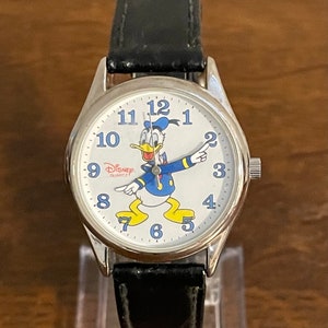 Disney Donald Duck 腕時計　電池切れ Disney Donald Duck 腕時計 電池切れ - メルカリ