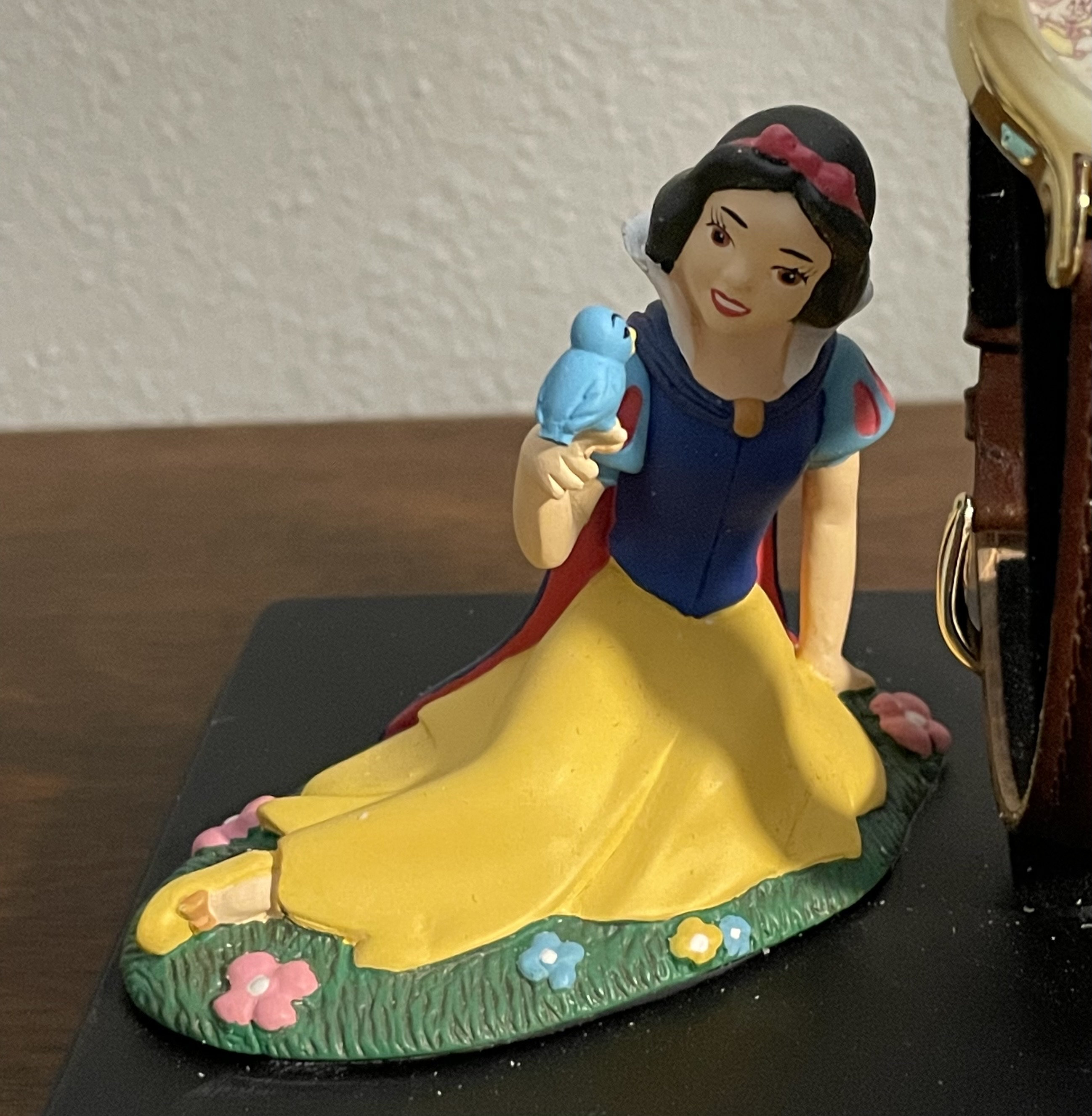 Disney Everlasting Time watch collectors club Snow White & the Seven Dwarfs 1998 Disney Everlasting Time Watch Collectors Club Series  main image 3