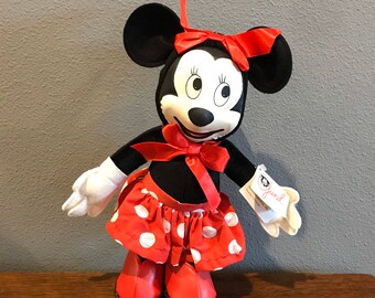 Peluche Minnie Mouse Disney Store 2012 robe rouge ailes 44 cm