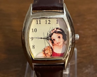 Disney Watch Snow White Kissing 7 Dwarfs Animated Pedre  display picture 2