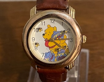 1990er Jahre Fossil Disney Store Exclusive Winnie the Pooh Armbanduhr - Damen animierte Disney Winnie-the-Pooh mit Honeypots und Bienen Uhr