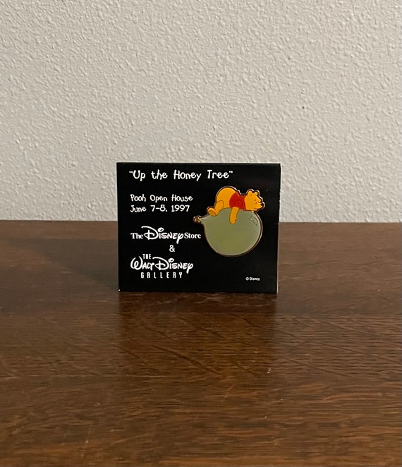 1997 “Up the Honey Tree” Winnie the Pooh Enamel P… - image 1