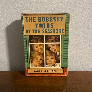 Ausgabe 1940 von The Bobbsey Twins at the Sea Unier von Laura Lee Hope- The Bobbsey Twins Buch 3