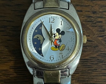 Sun moon Mickey mouse watch RARE Mickey Mouse Disney x Lorus “Triple Calendar” Sun  main image 4