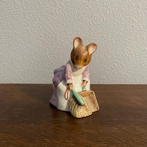 Hunca Munca Sweeping- Beatrix Potter Figurine- Beswick, England. Copyright 1977