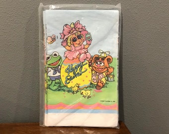 1989 C.A. Reed Muppet Babies « Happy Easter » Couverture de table - vintage Muppet Babies Paper Napcloth