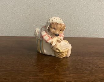 Mrs. Tiggy-Winkle Washing- Beatrix Potter Figurine- Beswick, Royal Doulton, England, Copyright 1998